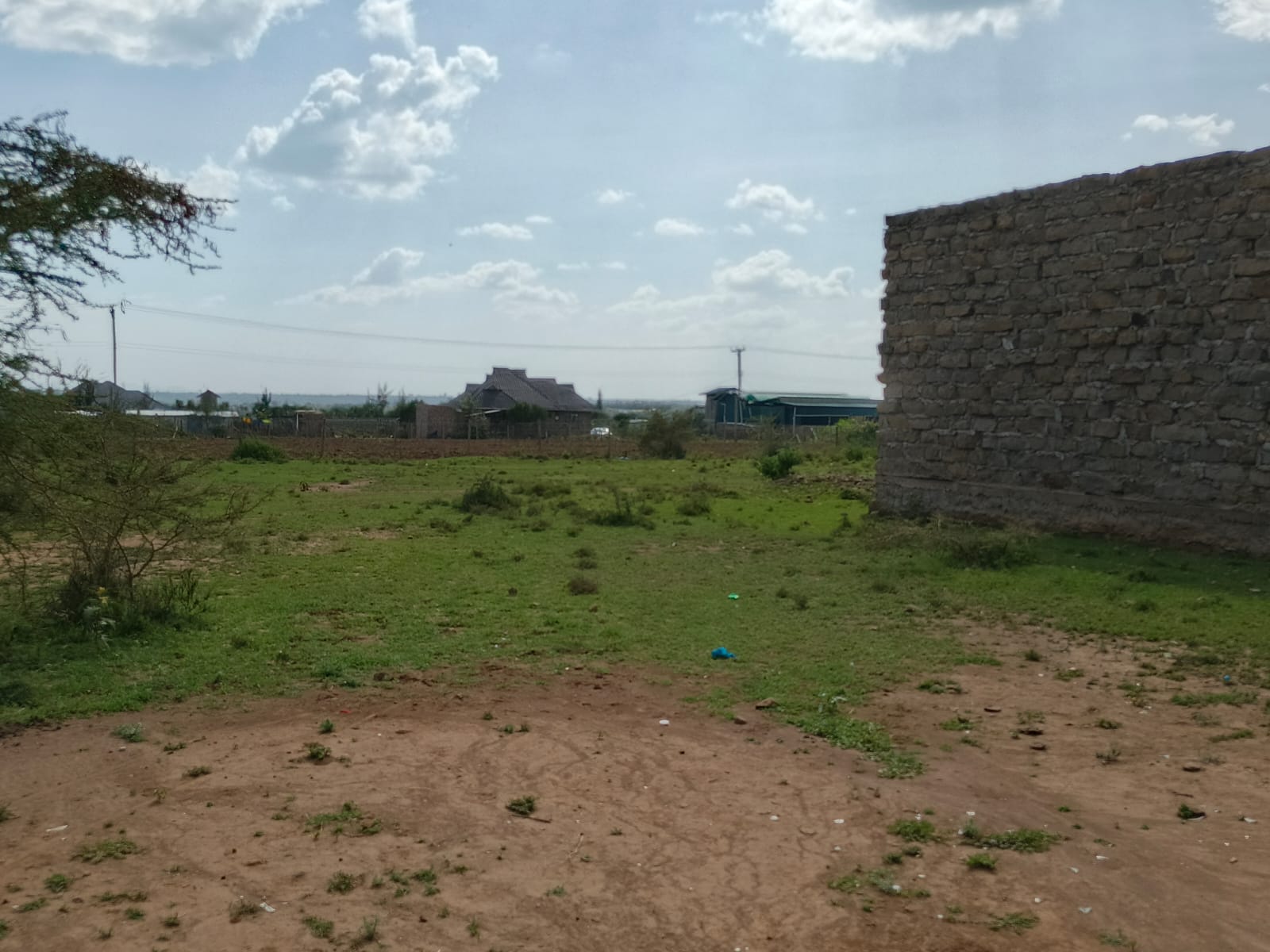 Acacia Estate thumbnail 3